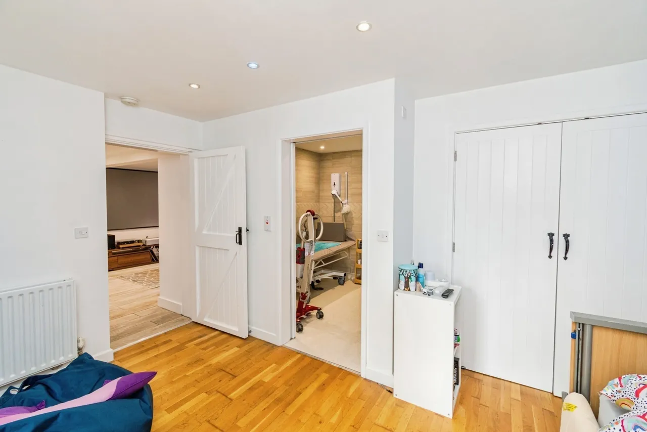 Ringwood Road, Bartley, SO40, photo 16