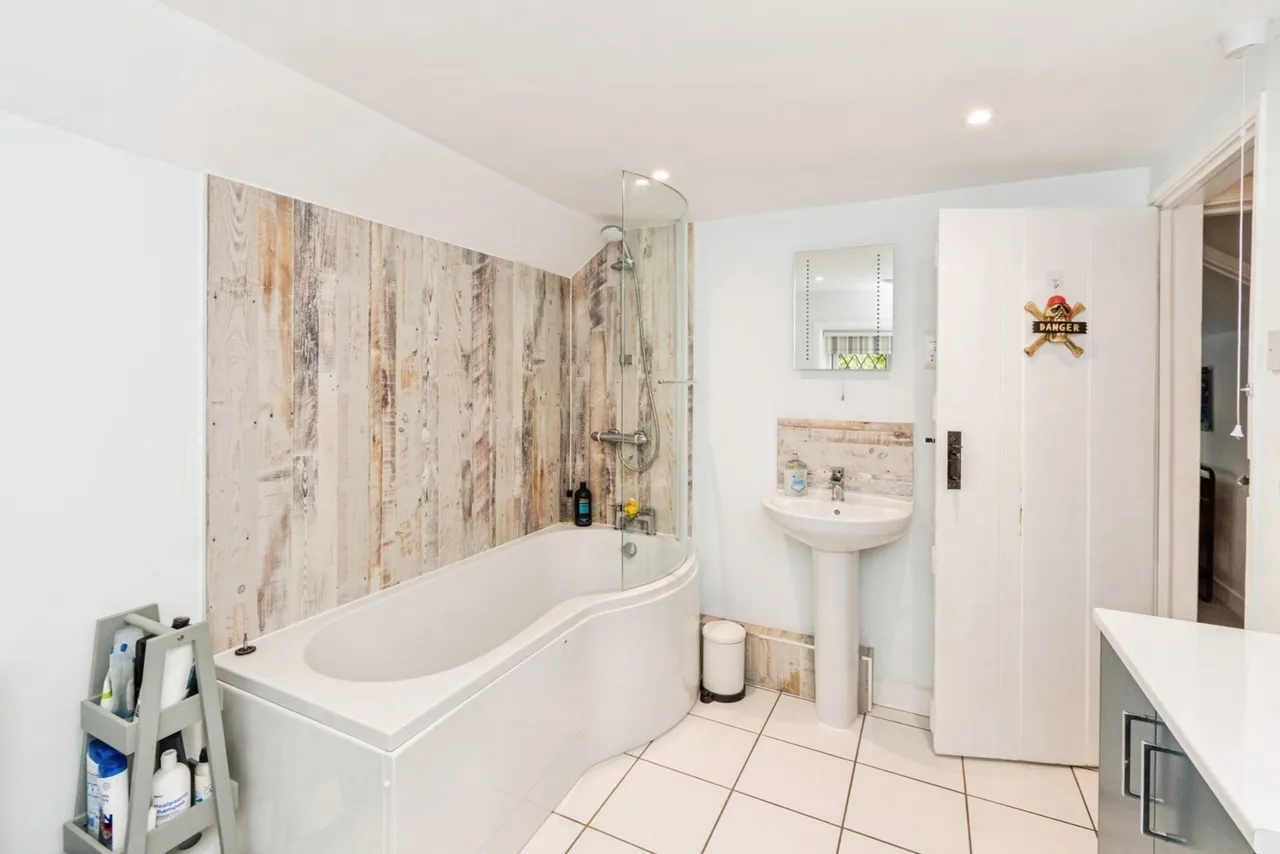 Ringwood Road, Bartley, SO40, photo 14