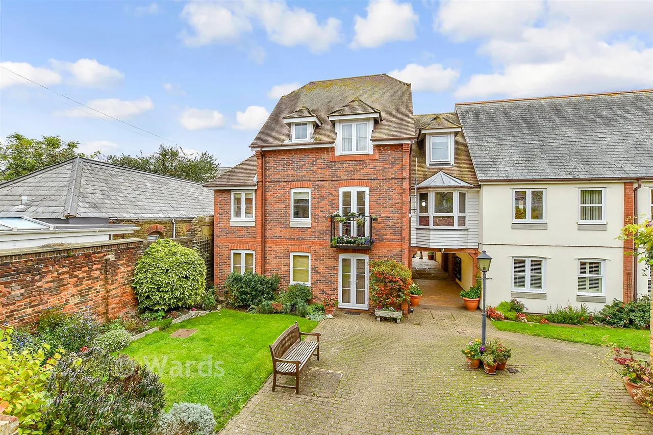 1 bed flat for sale, Middle Row, Faversham, ME13