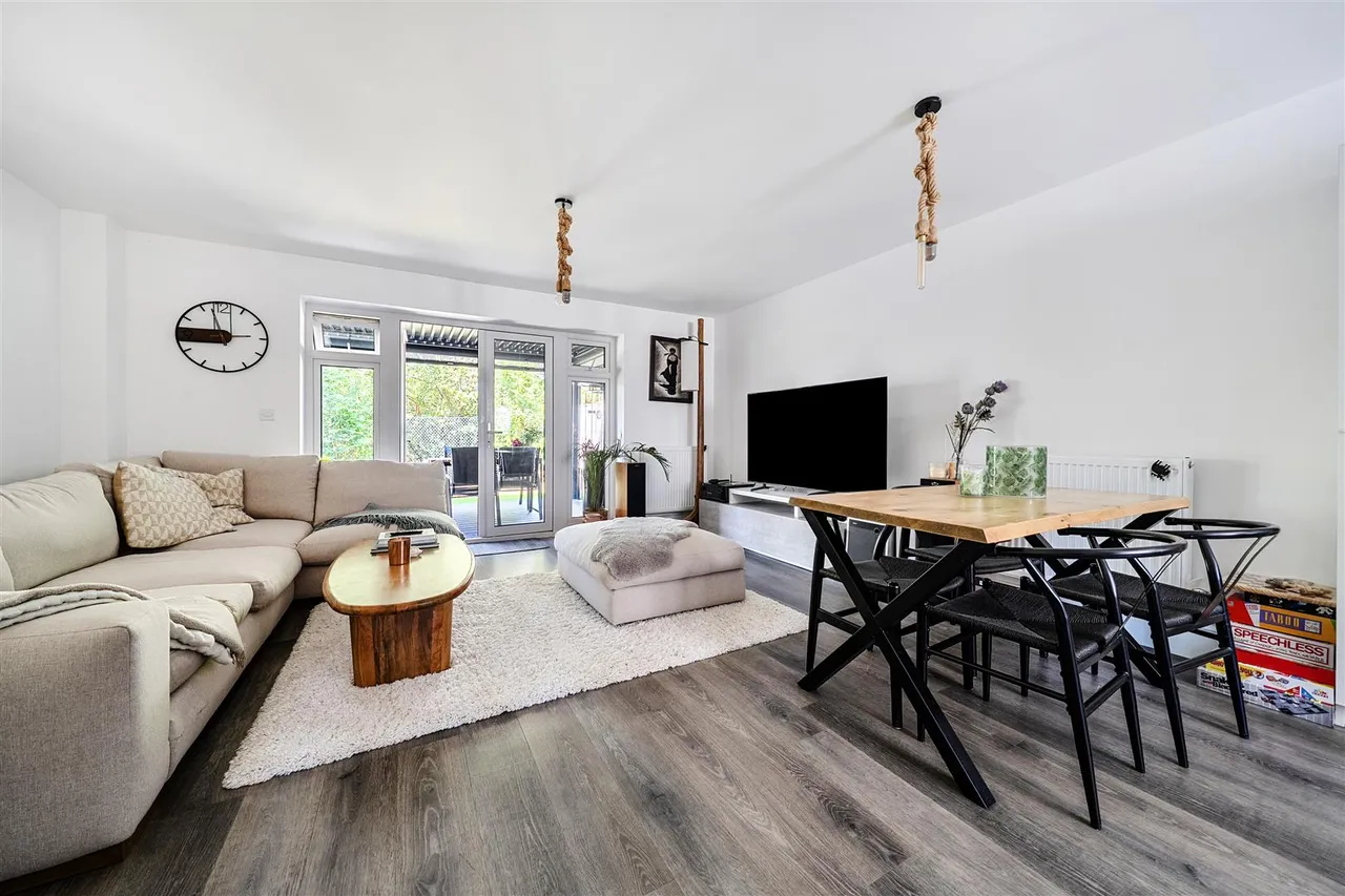 Lake Avenue, Mytchett, photo 14