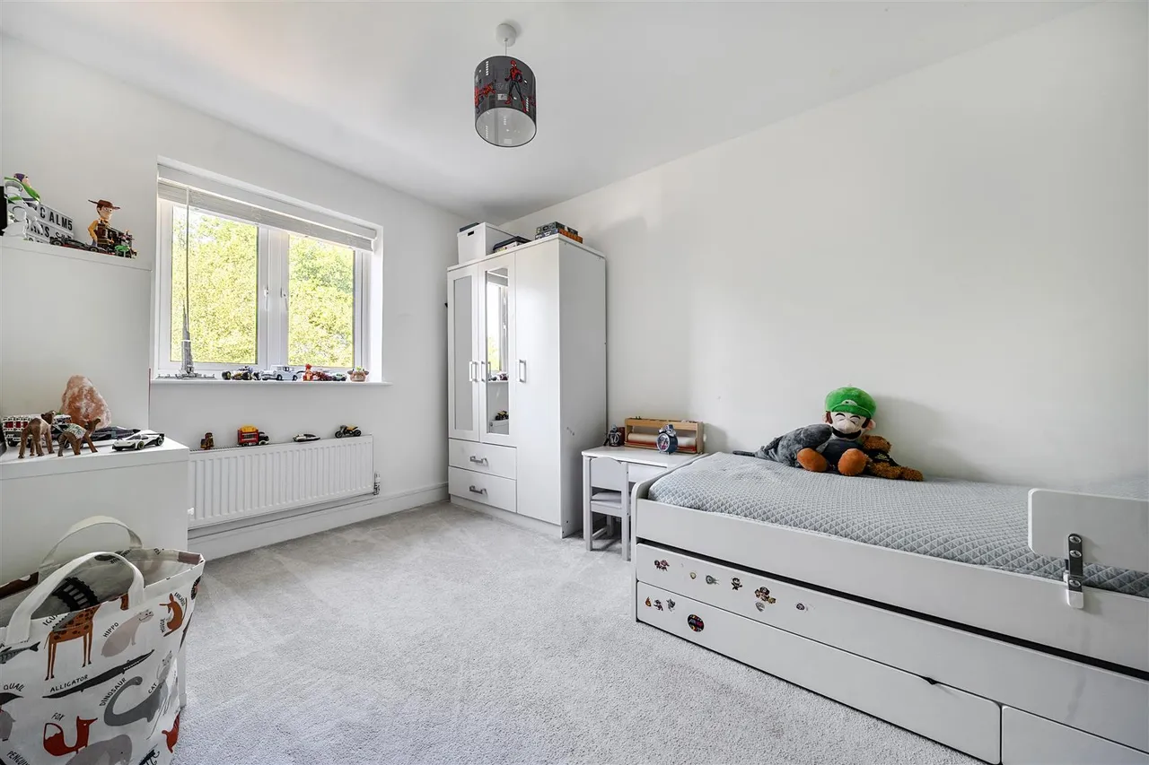 Lake Avenue, Mytchett, photo 9