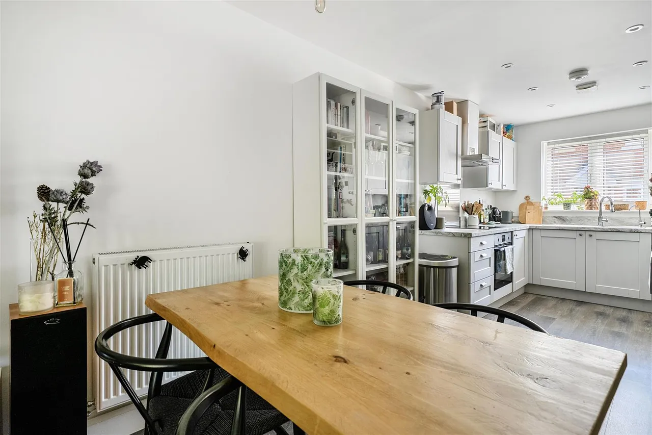 Lake Avenue, Mytchett, photo 17