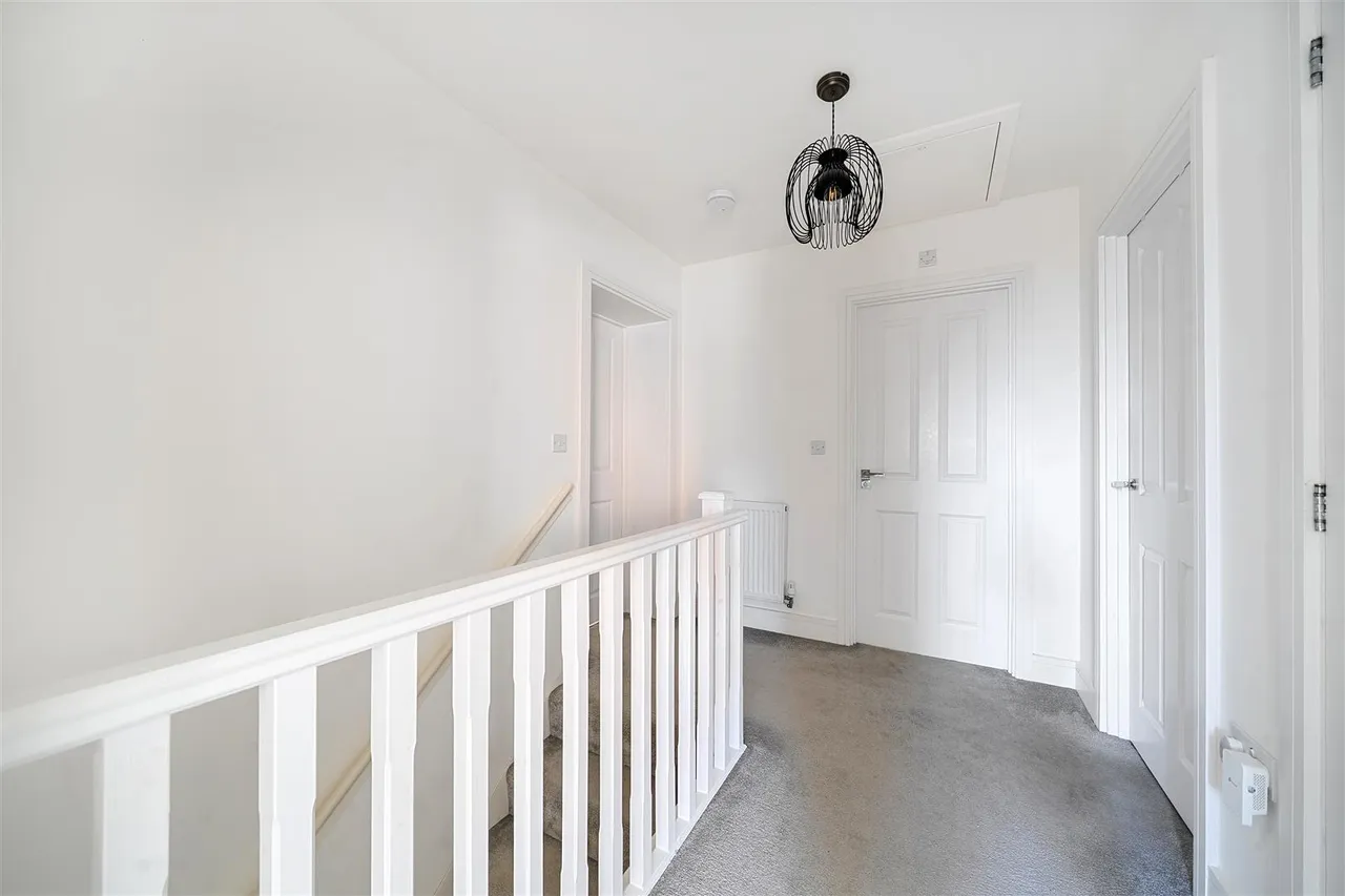 Lake Avenue, Mytchett, photo 13