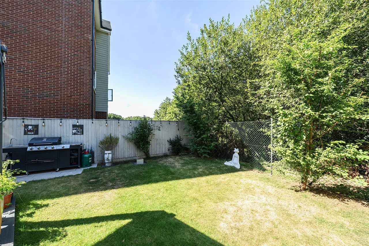 Lake Avenue, Mytchett, photo 16