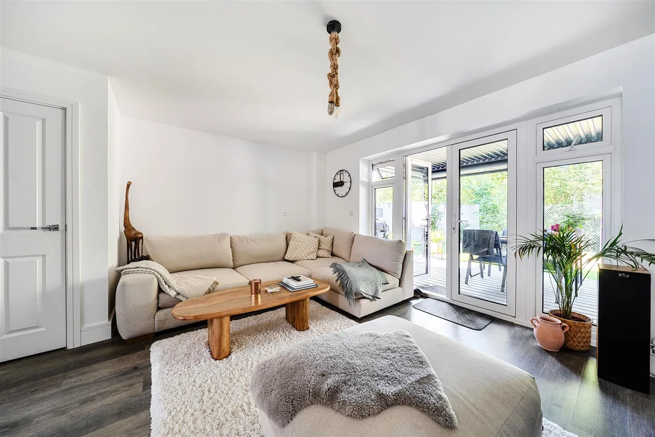 Lake Avenue, Mytchett, photo 18