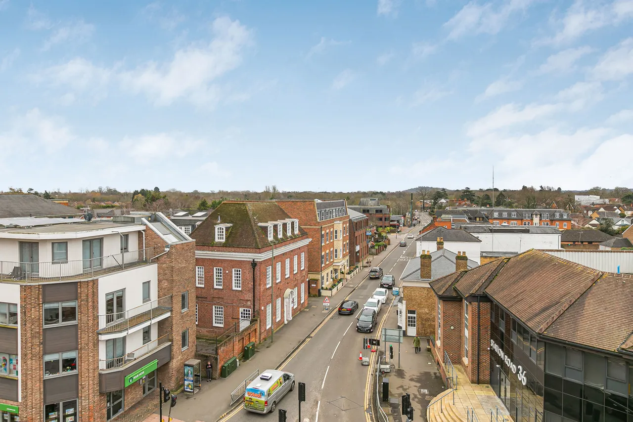 Station Road North, Egham, TW20, photo 15