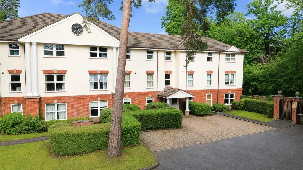 2 bed flat for sale, Boundary Road, Farnborough