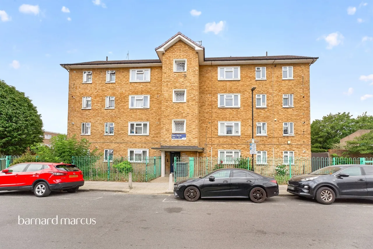 2 bed flat for sale, Orchard Place, London, N17