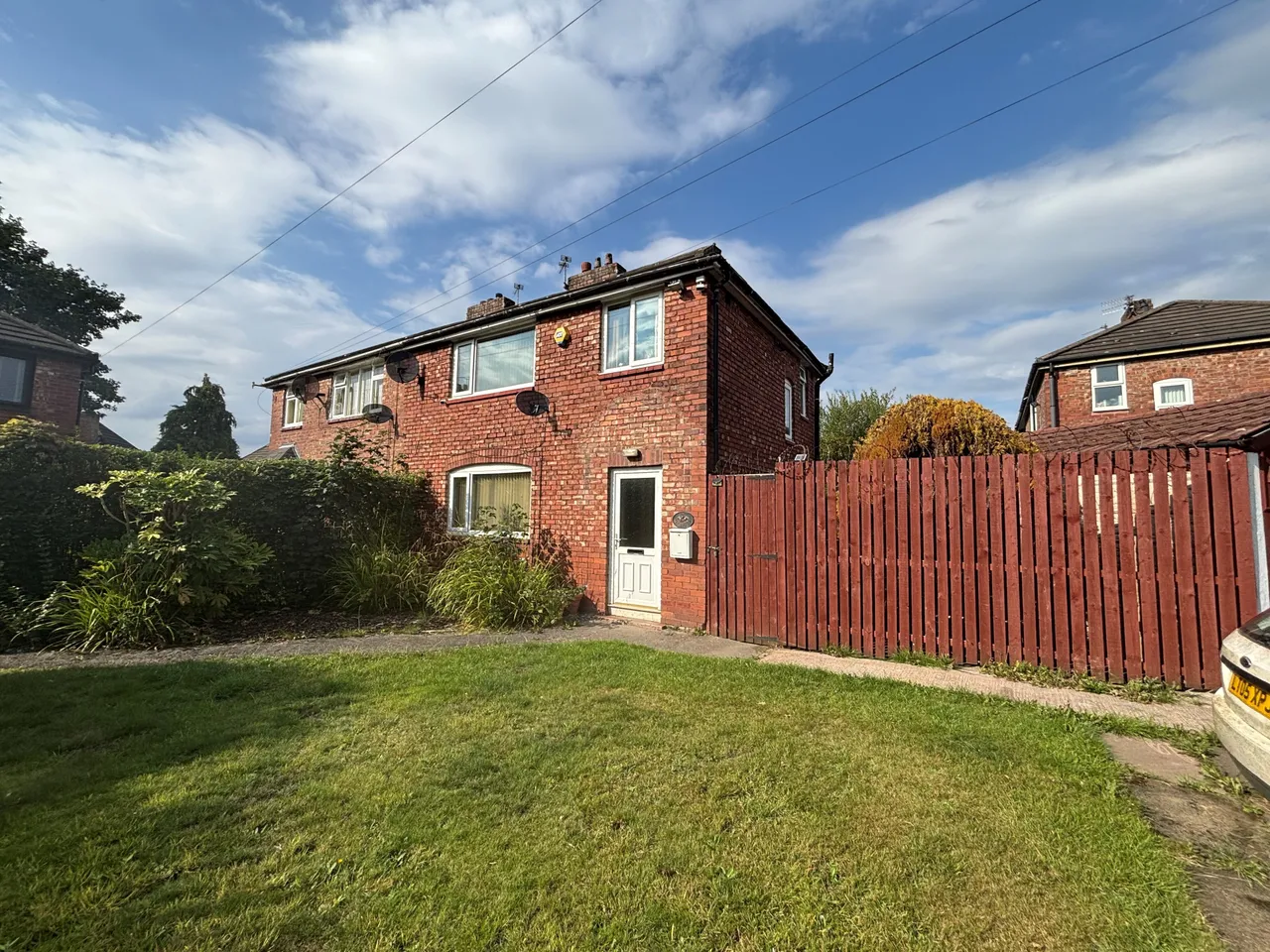 3 bed house to rent — Moorcroft Drive, M19