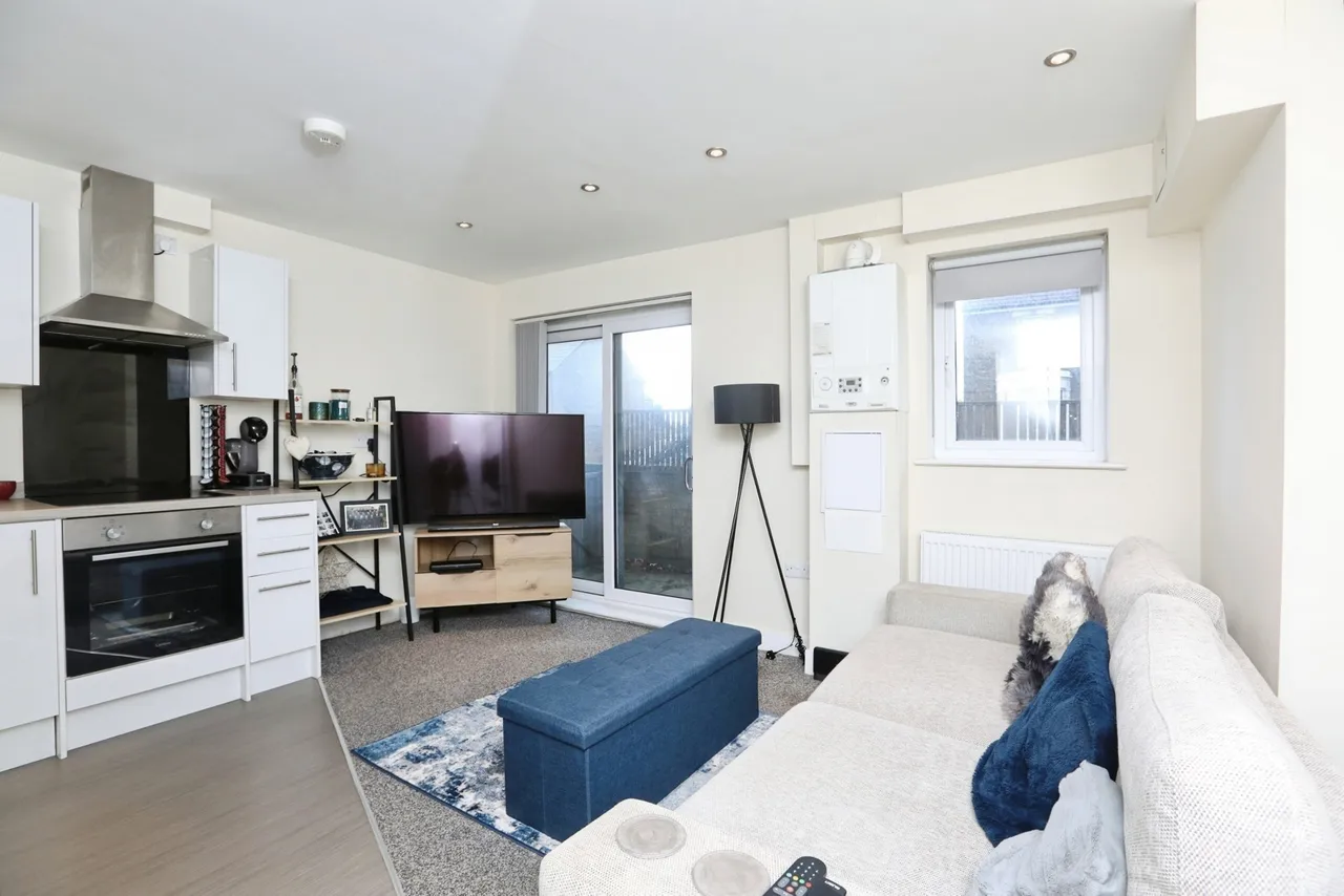 1 bed flat for sale — London Road, Sittingbourne, Kent, ME10