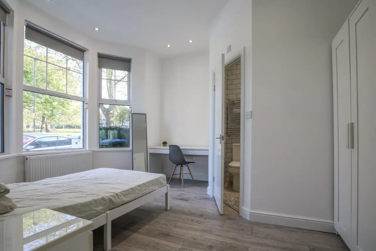St. Nicholas Road, London, SE18, photo 7