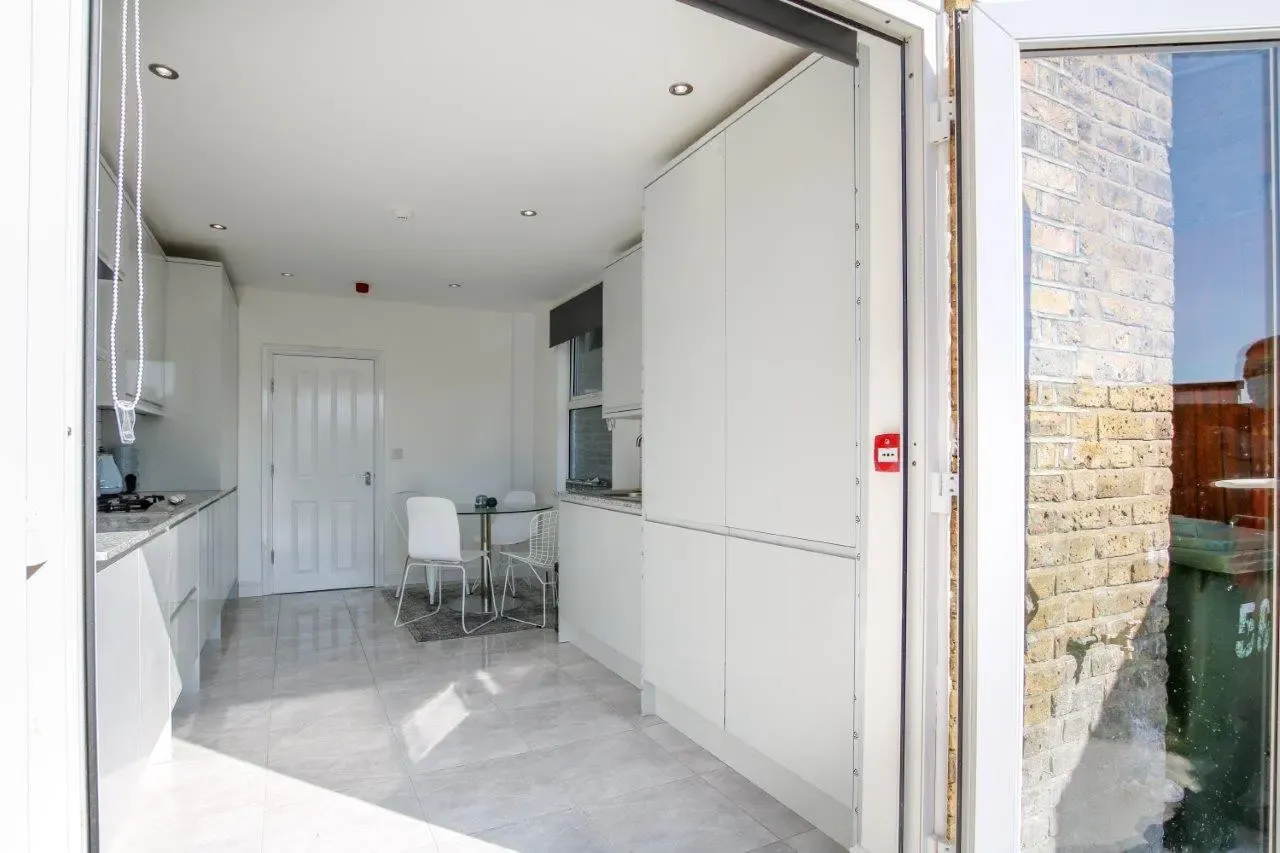St. Nicholas Road, London, SE18, photo 4