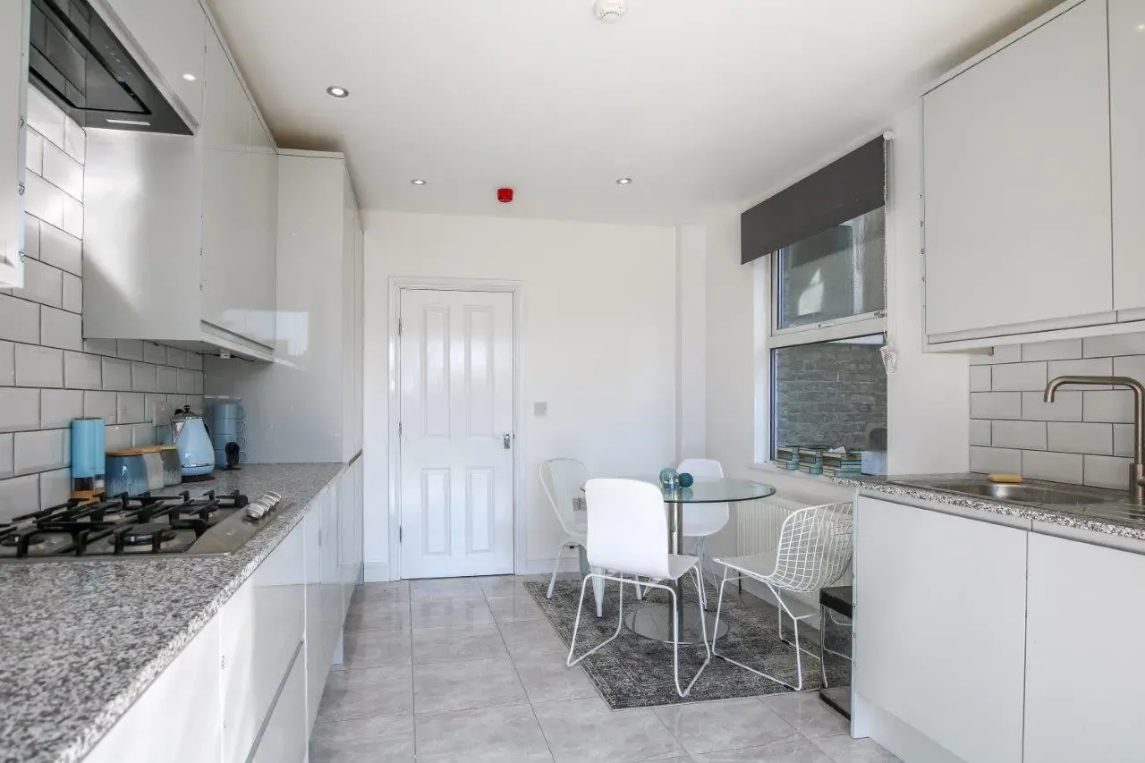 St. Nicholas Road, London, SE18, photo 3