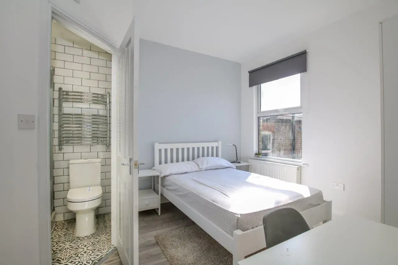 St. Nicholas Road, London, SE18, photo 15