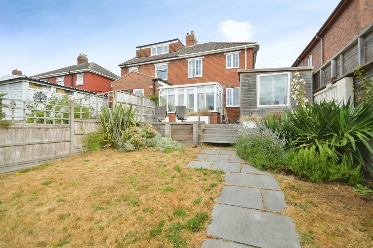 Rayleigh Avenue, Brimington, Chesterfield, Derbyshire, S43, photo 20