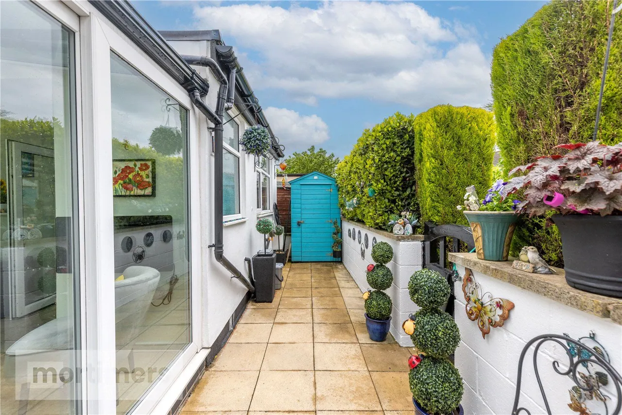Hazel Avenue, Clayton Le Moors, BB5, photo 19