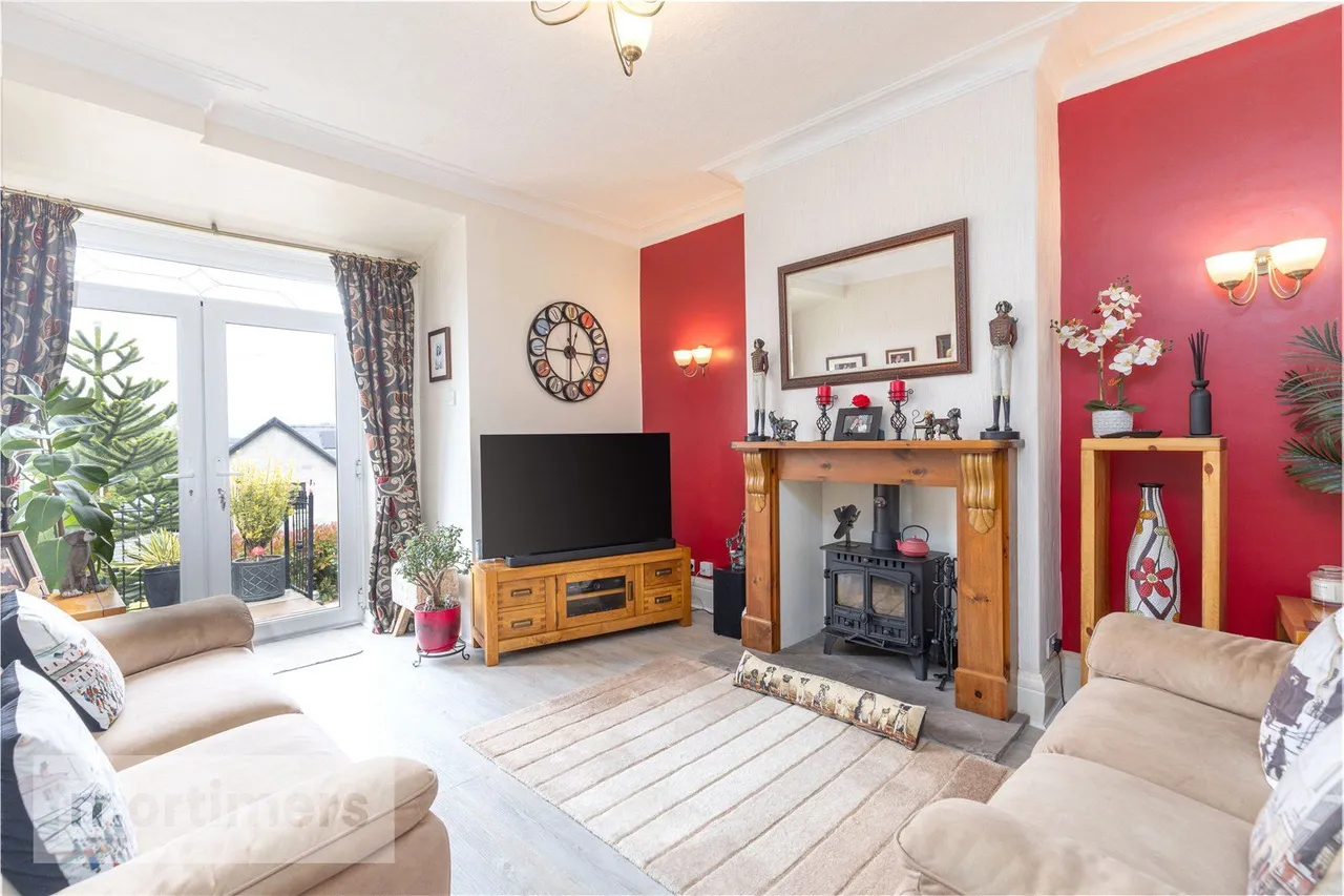 Hazel Avenue, Clayton Le Moors, BB5, photo 2