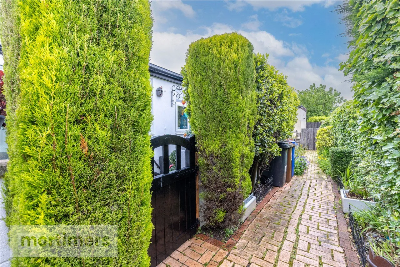 Hazel Avenue, Clayton Le Moors, BB5, photo 20