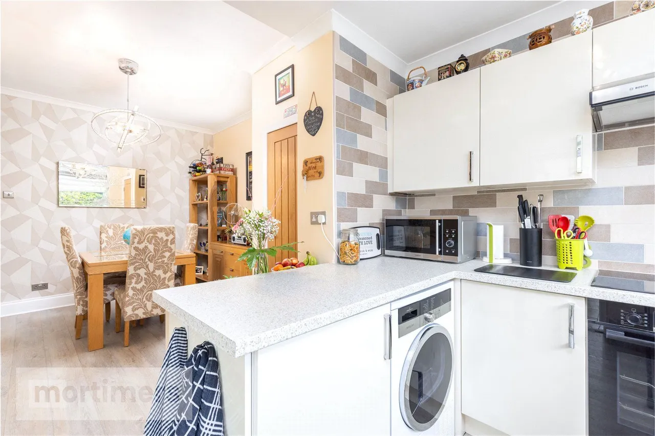 Hazel Avenue, Clayton Le Moors, BB5, photo 8