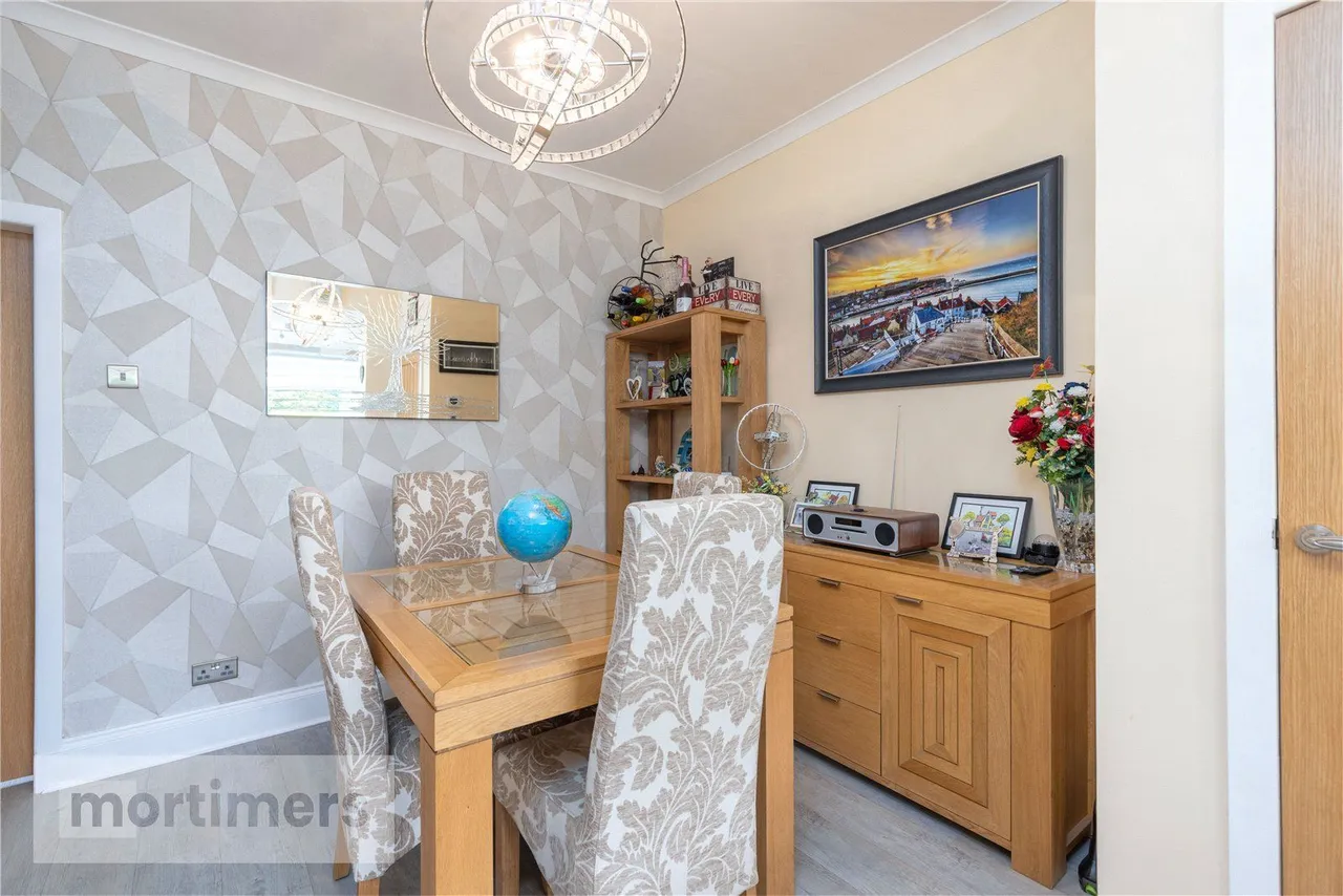 Hazel Avenue, Clayton Le Moors, BB5, photo 7