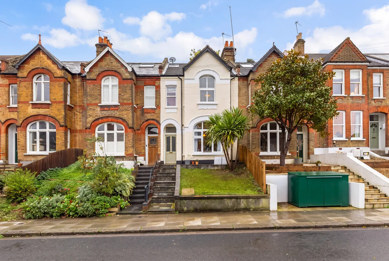 3 bed flat for sale, Hillcourt Road, London, SE22