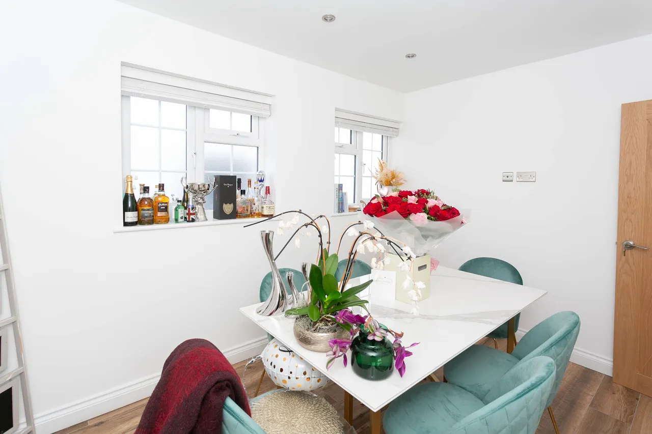84 Harrow Way, Carpenders Park, photo 7