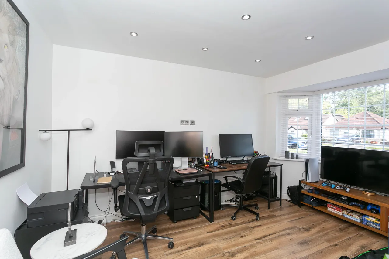 84 Harrow Way, Carpenders Park, photo 11
