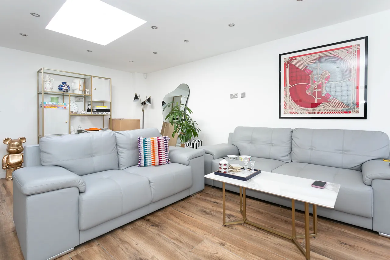 84 Harrow Way, Carpenders Park, photo 5