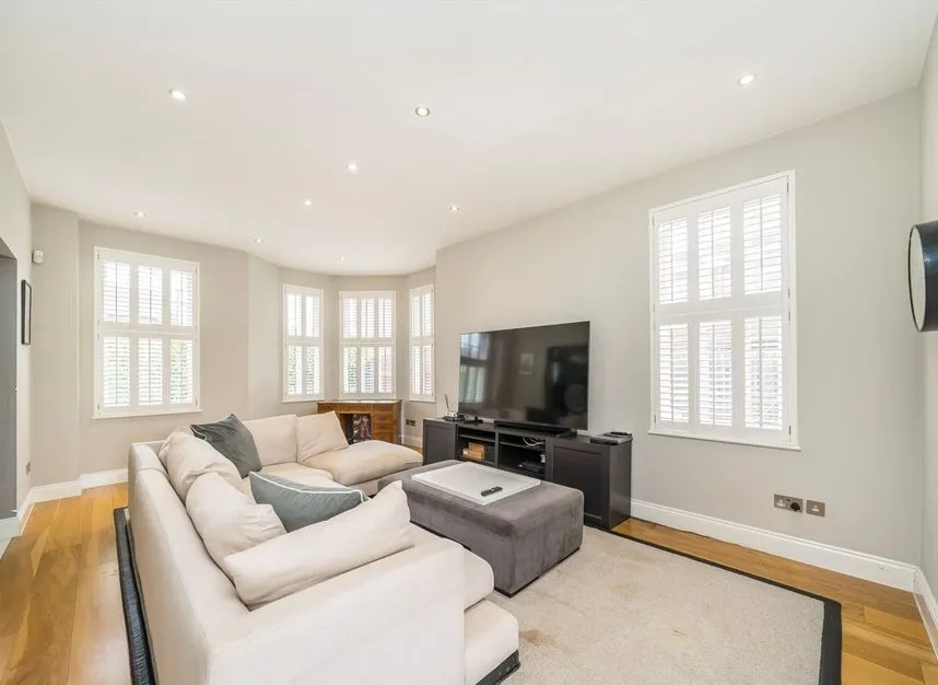 Coppetts Road, London, N10, photo 6