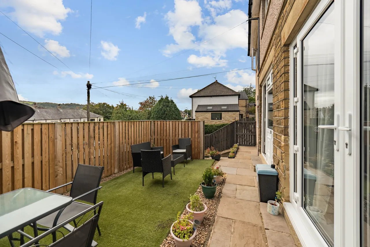 Saddleworth Road, Greetland, HX4, photo 32