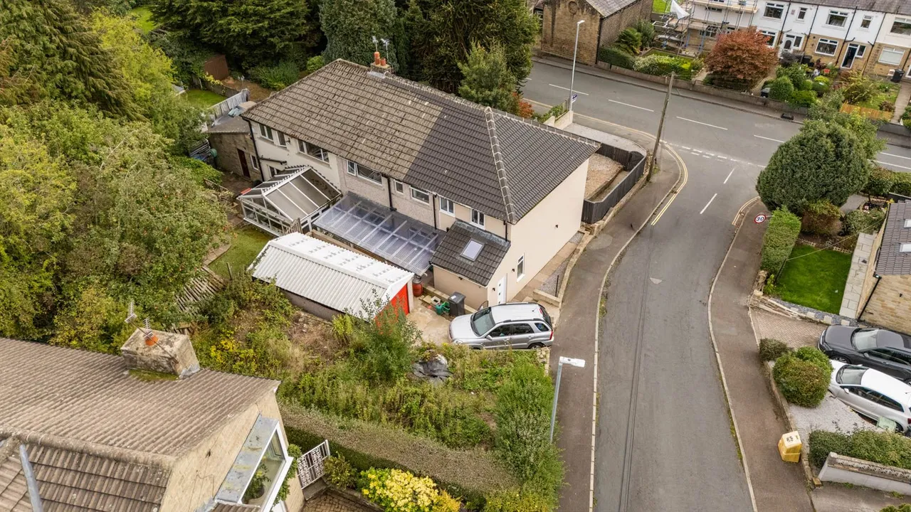 Saddleworth Road, Greetland, HX4, photo 35