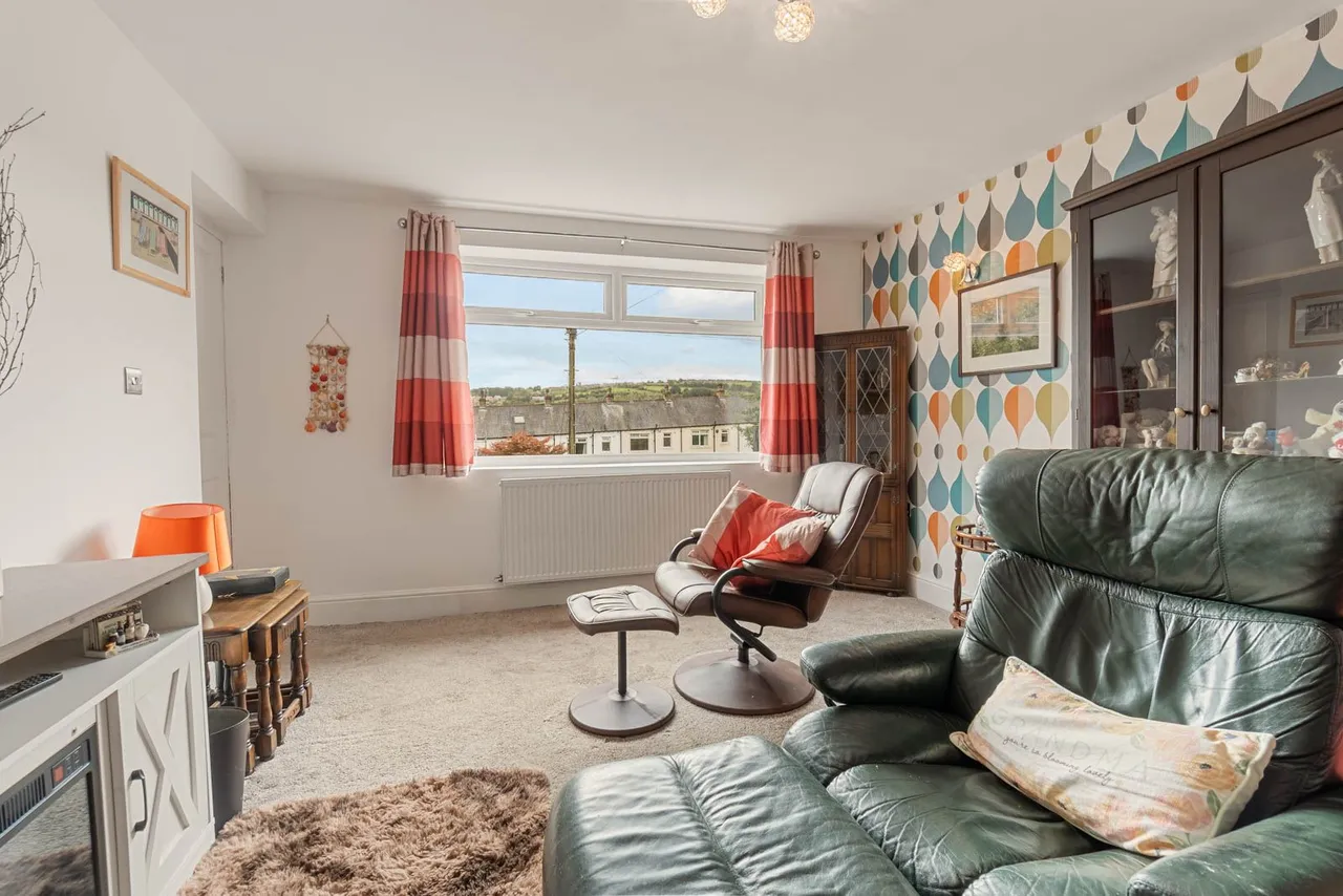 Saddleworth Road, Greetland, HX4, photo 17