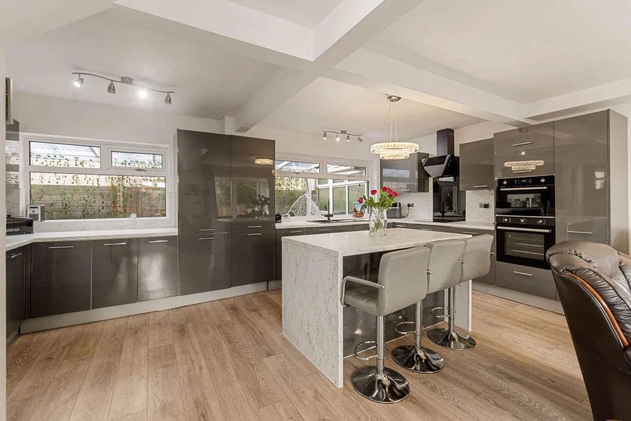 Saddleworth Road, Greetland, HX4, photo 2