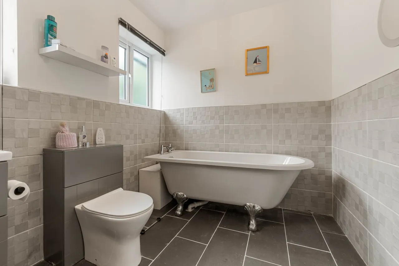 Saddleworth Road, Greetland, HX4, photo 16