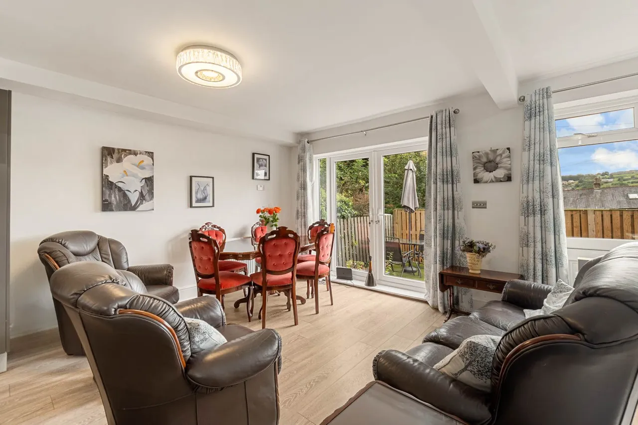 Saddleworth Road, Greetland, HX4, photo 19