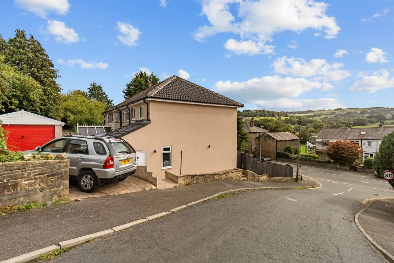 Saddleworth Road, Greetland, HX4, photo 26