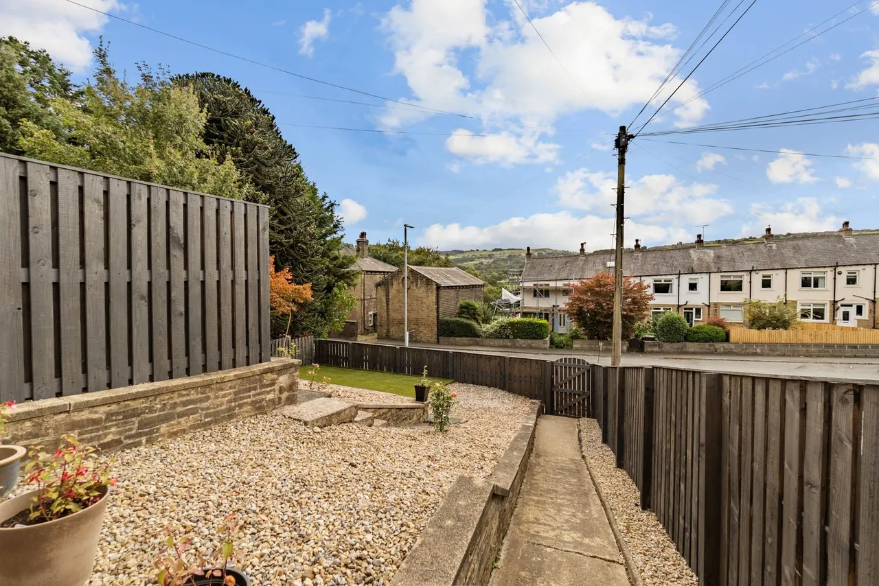 Saddleworth Road, Greetland, HX4, photo 30