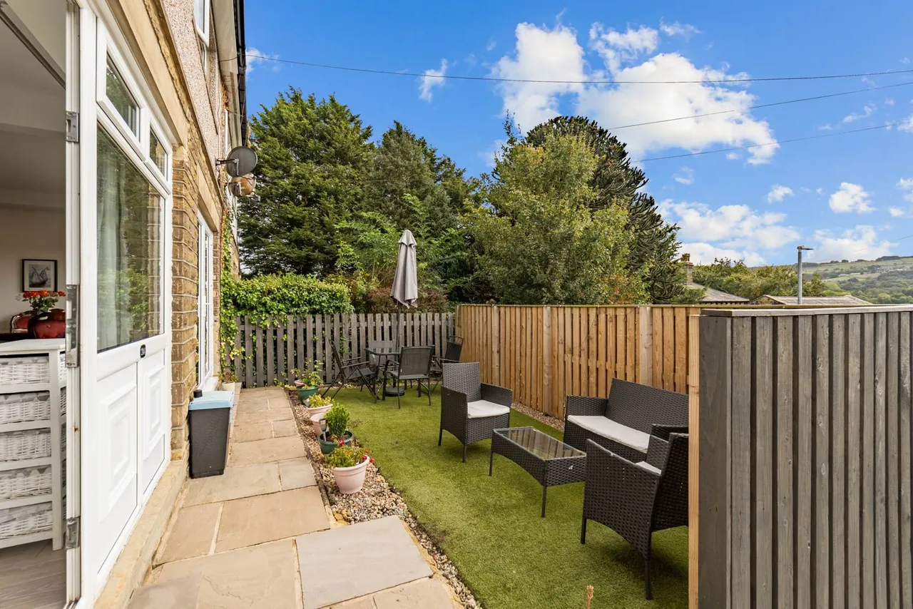 Saddleworth Road, Greetland, HX4, photo 31