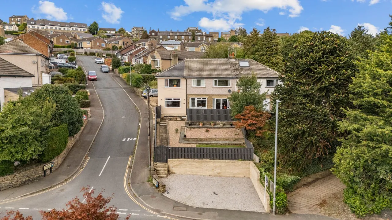 4 bed house for sale, Saddleworth Road, Greetland, HX4