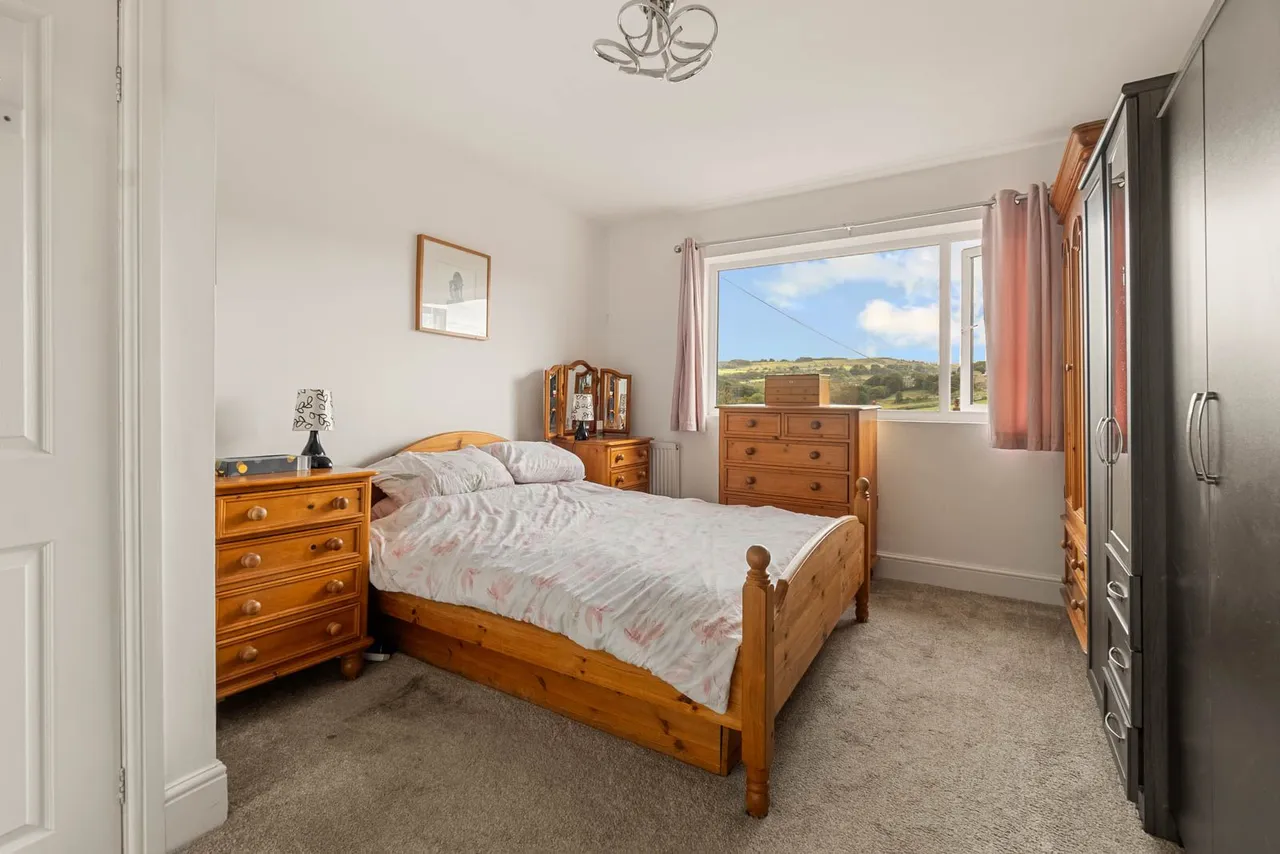 Saddleworth Road, Greetland, HX4, photo 13