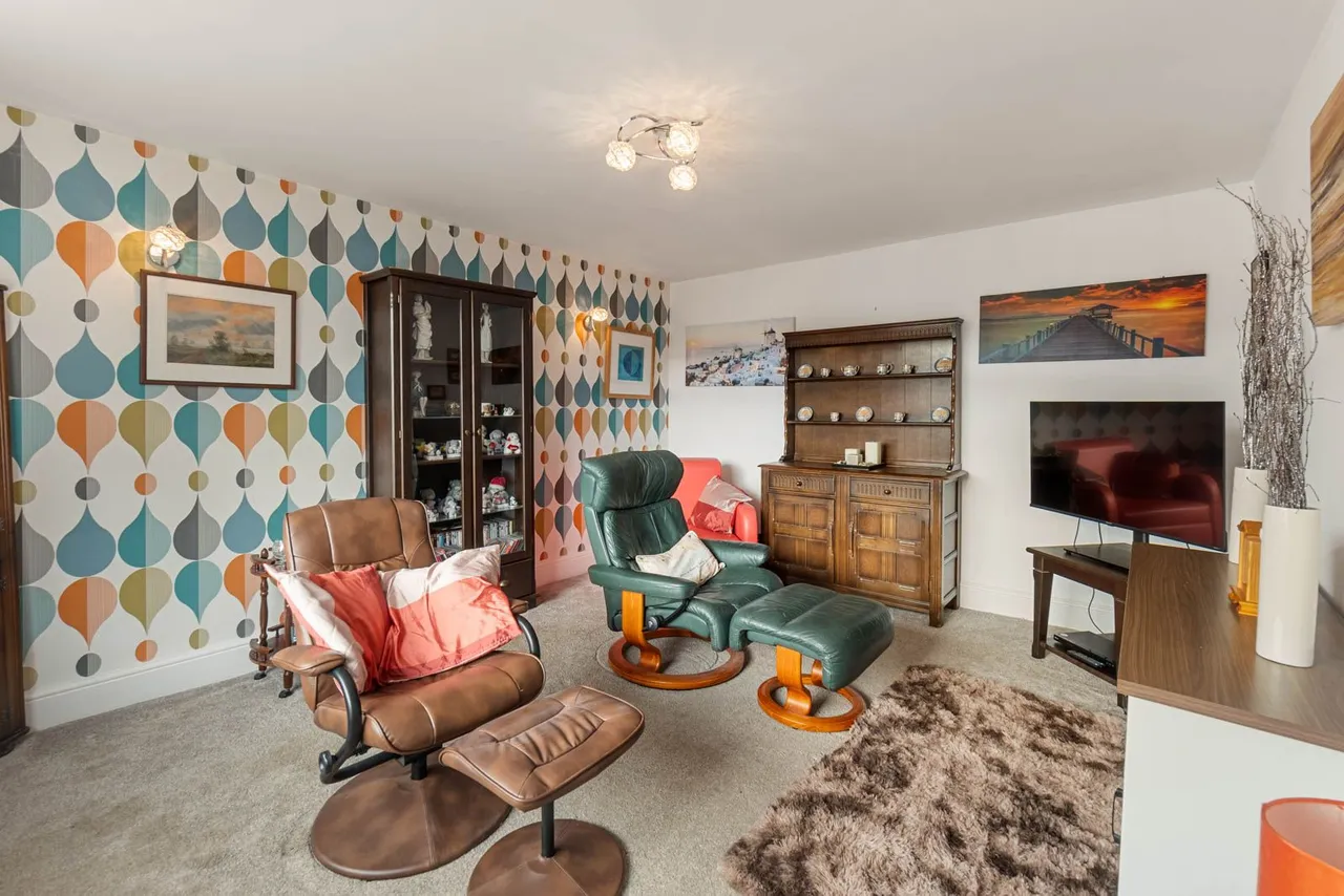 Saddleworth Road, Greetland, HX4, photo 3