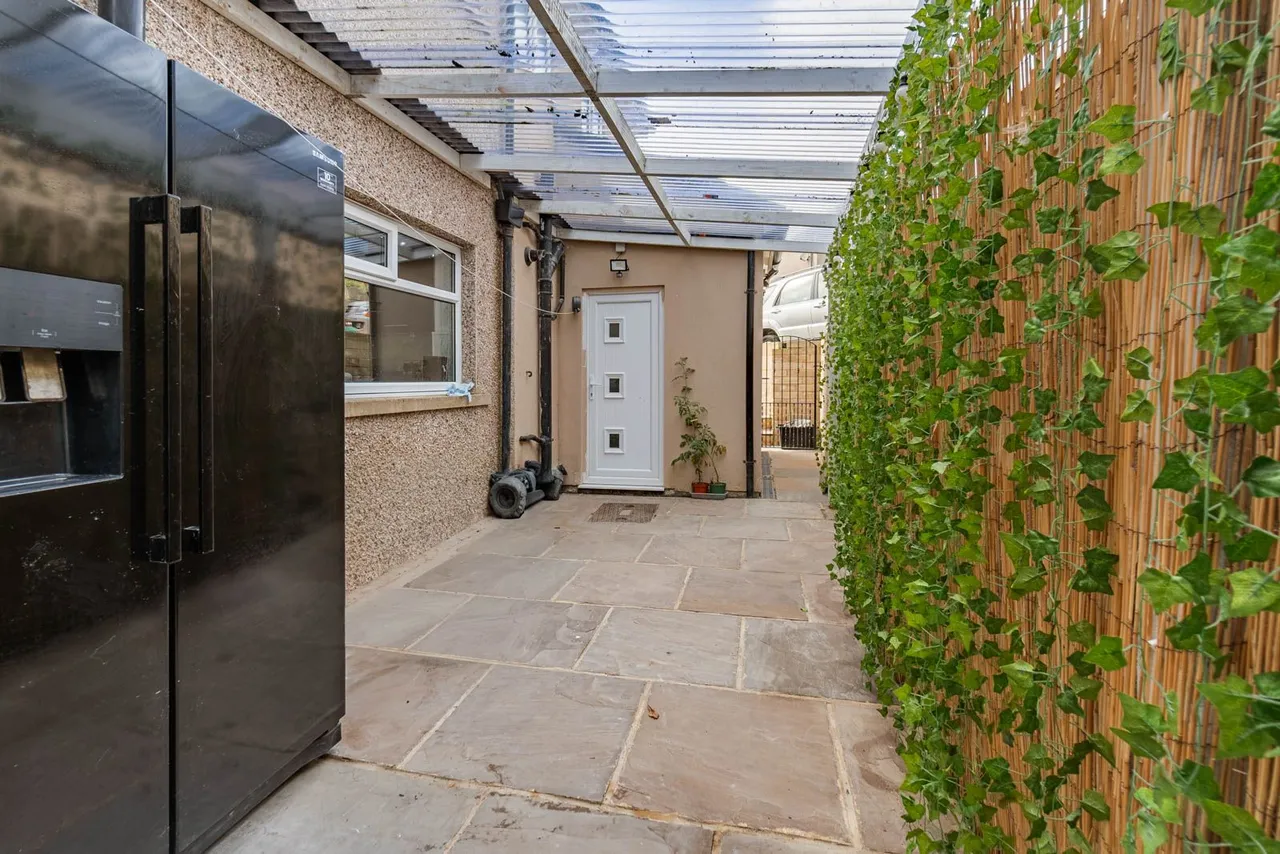 Saddleworth Road, Greetland, HX4, photo 25