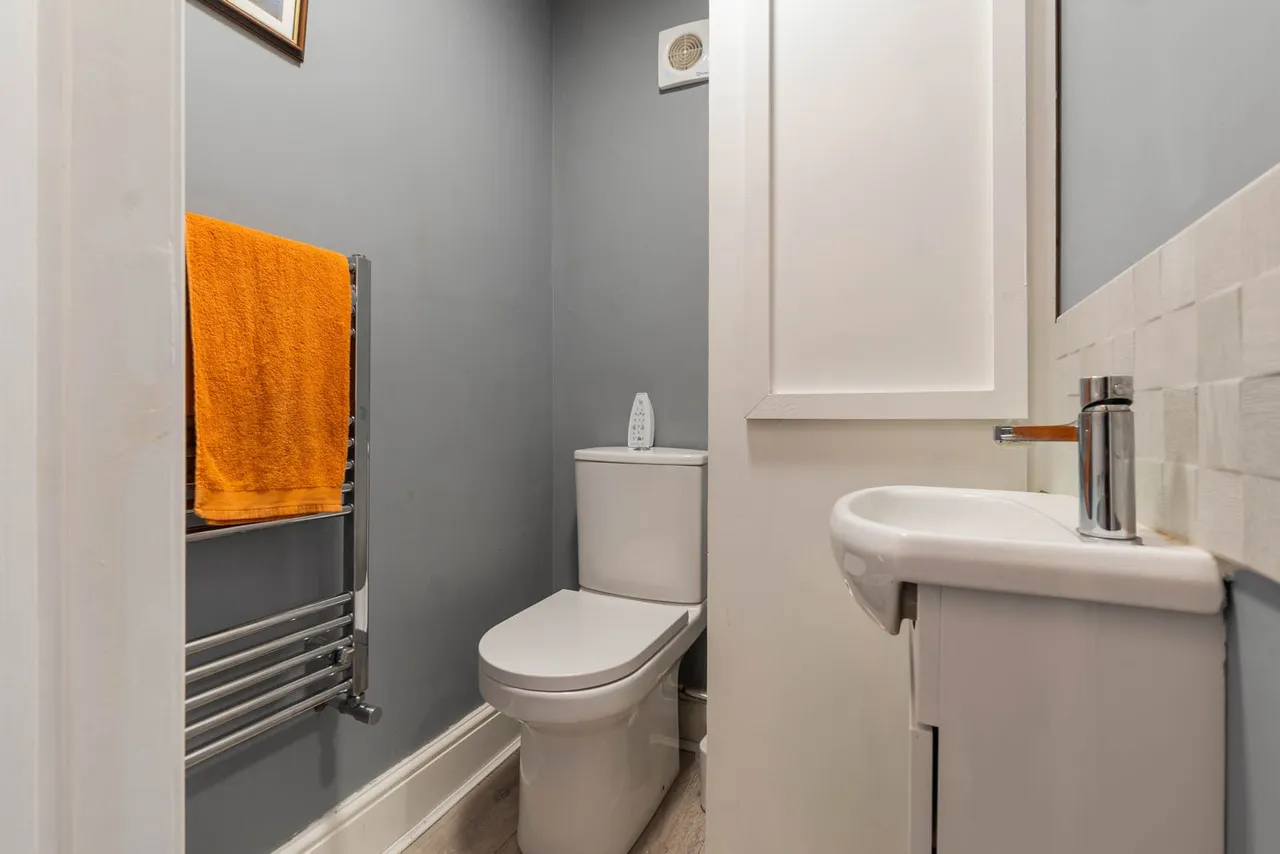 Saddleworth Road, Greetland, HX4, photo 20