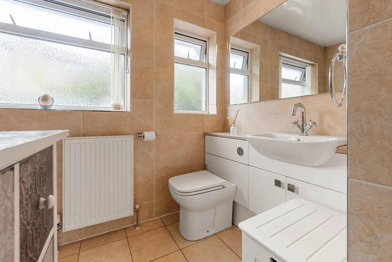 Saddleworth Road, Greetland, HX4, photo 11