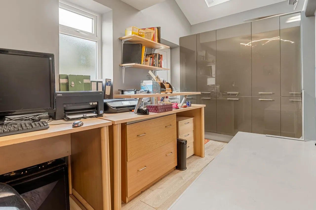 Saddleworth Road, Greetland, HX4, photo 22