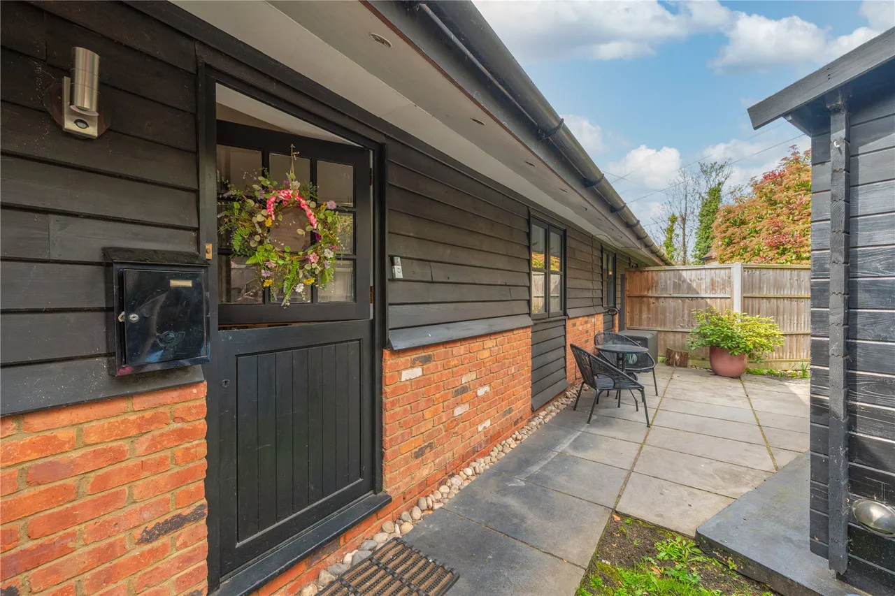 2 bed house for sale, Hatch Farm Mews, Addlestone, KT15