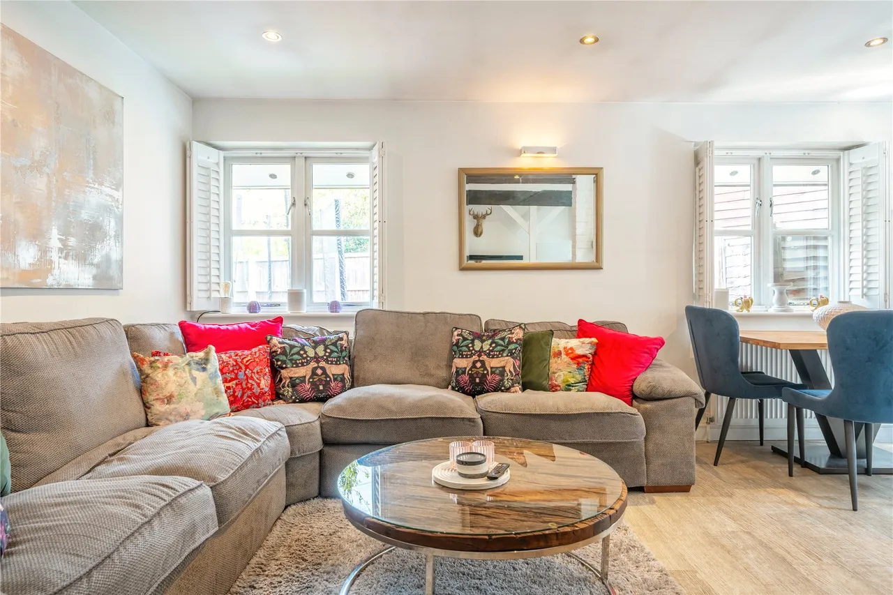 Hatch Farm Mews, Addlestone, KT15, photo 2