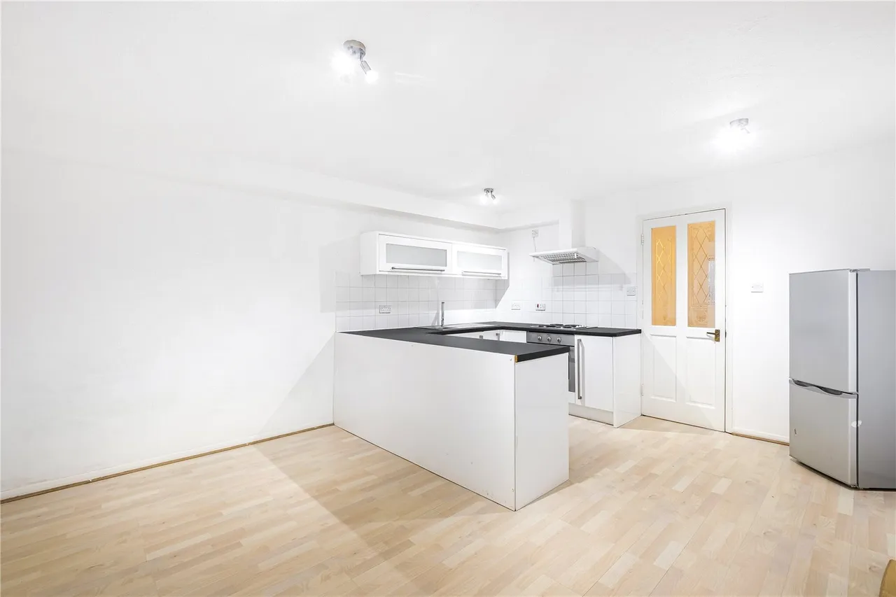 1 bed flat to rent, Newland Street, London, E16