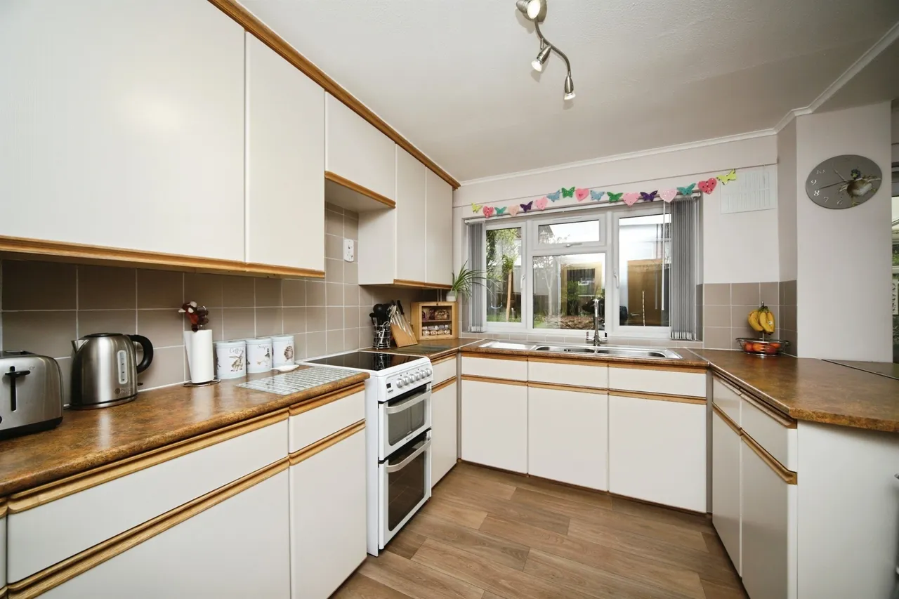 Sutherland Close, Taunton, TA1, photo 10