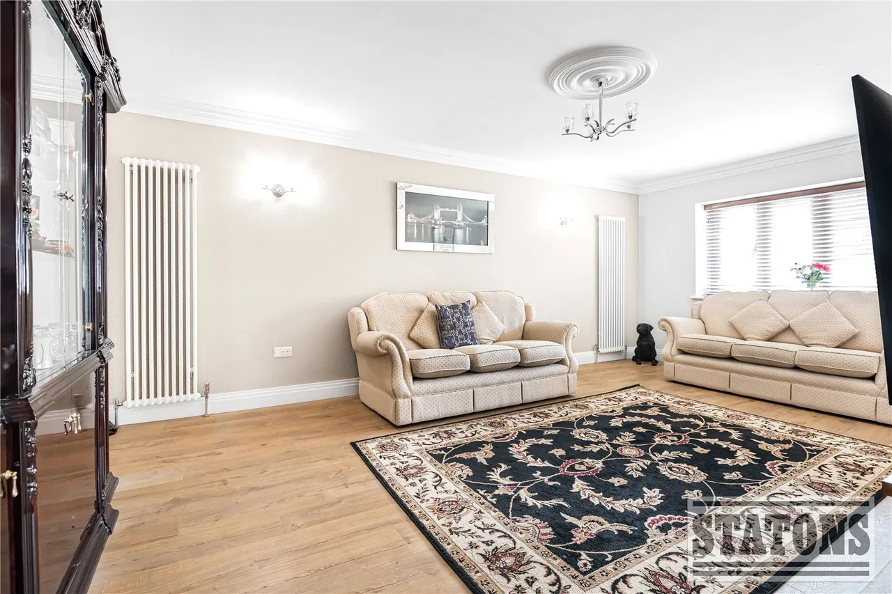 Bradgate, Cuffley, Hertfordshire, EN6 4RL, photo 8